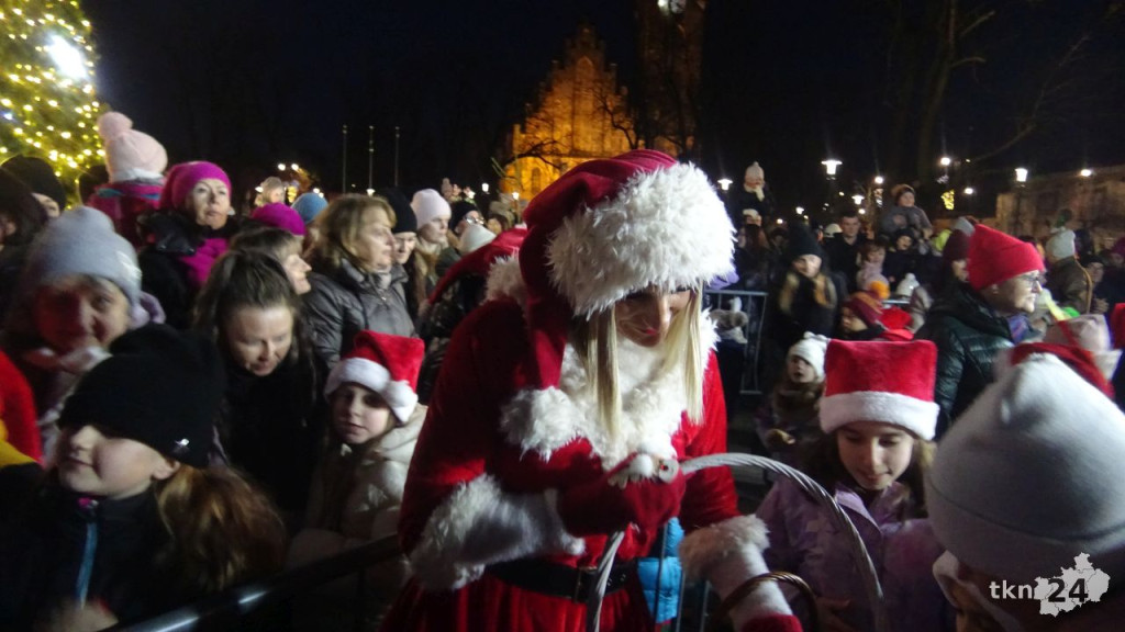 Końskie: Miejska choinka już rozbłysła! [wideo, zdjęcia]
