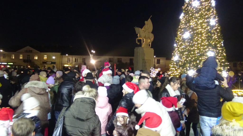 Końskie: Miejska choinka już rozbłysła! [wideo, zdjęcia]