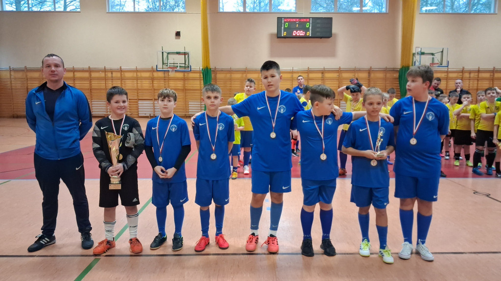 Tradycyjny mikołajkowy turniej w Fałkowie wygrywa AP Champions Końskie [zdjęcia]