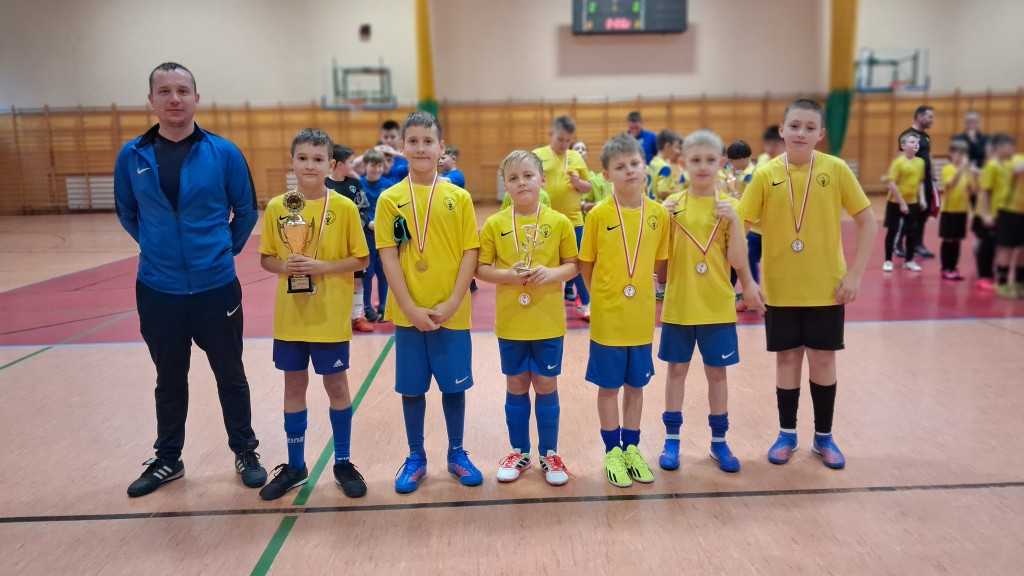 Tradycyjny mikołajkowy turniej w Fałkowie wygrywa AP Champions Końskie [zdjęcia]