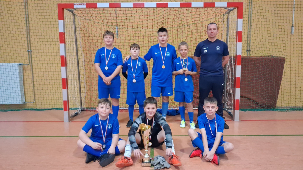 Tradycyjny mikołajkowy turniej w Fałkowie wygrywa AP Champions Końskie [zdjęcia]