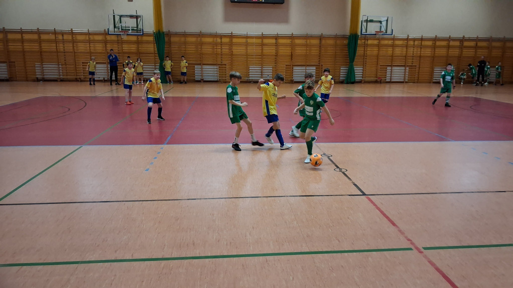 Tradycyjny mikołajkowy turniej w Fałkowie wygrywa AP Champions Końskie [zdjęcia]