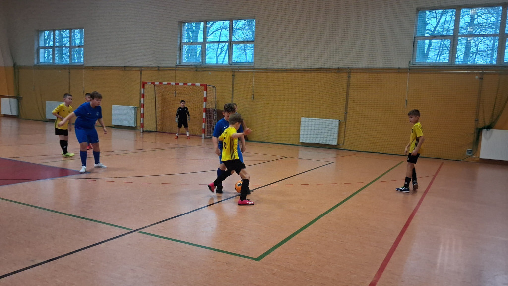 Tradycyjny mikołajkowy turniej w Fałkowie wygrywa AP Champions Końskie [zdjęcia]