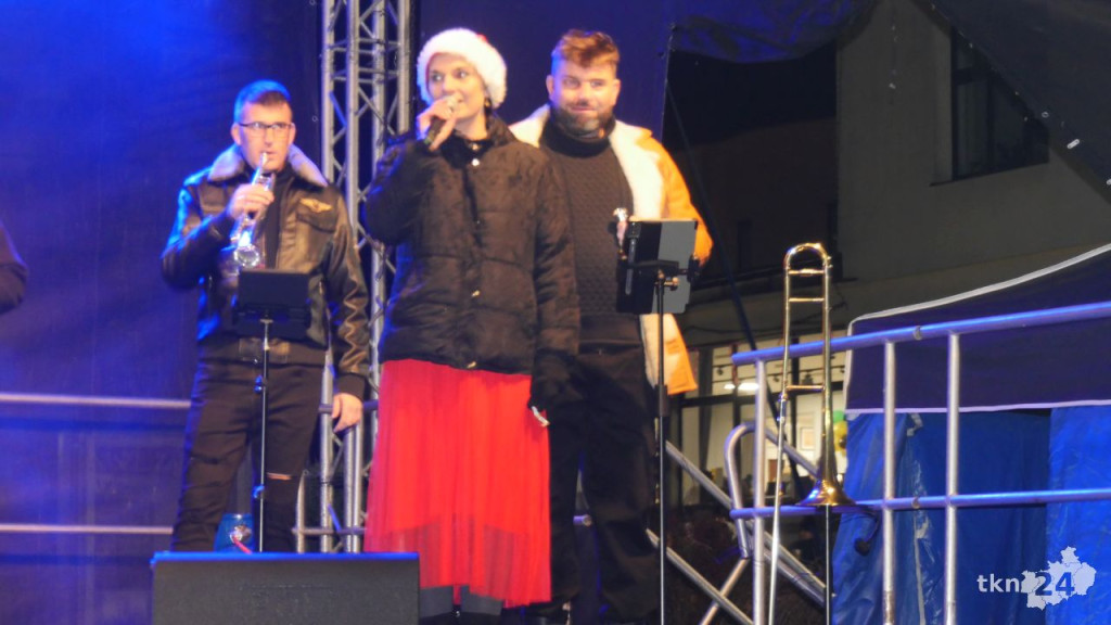 Wesoły, radosny i tłumny Bożonarodzeniowy Jarmark w Stąporkowie [wideo, zdjęcia]