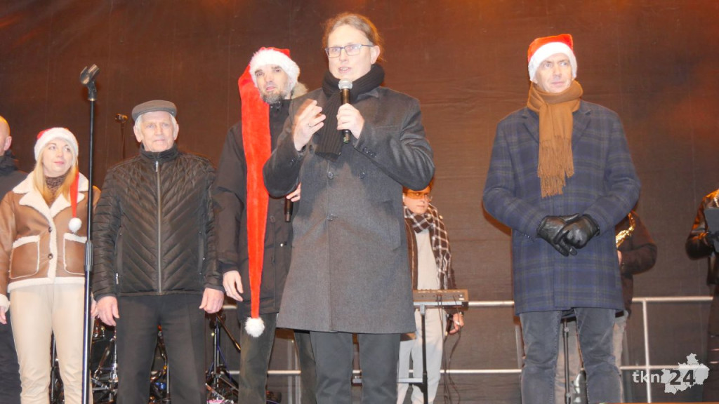 Wesoły, radosny i tłumny Bożonarodzeniowy Jarmark w Stąporkowie [wideo, zdjęcia]