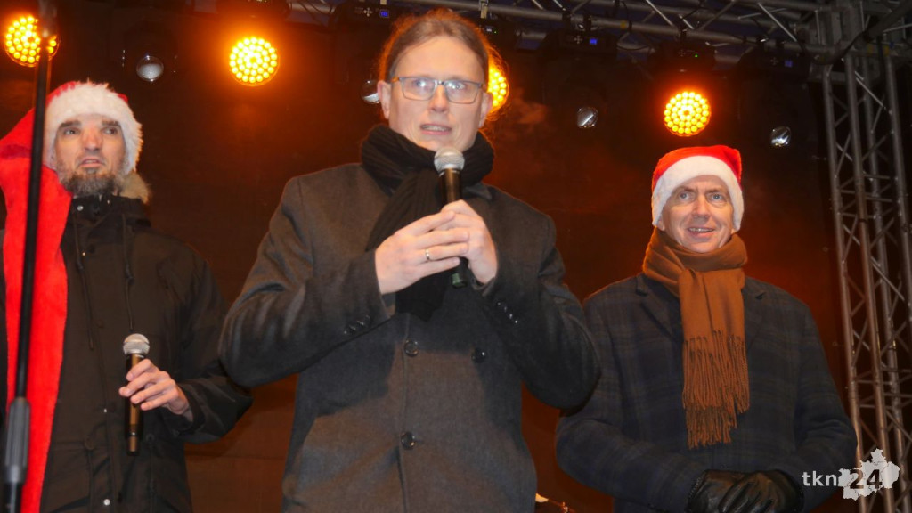 Wesoły, radosny i tłumny Bożonarodzeniowy Jarmark w Stąporkowie [wideo, zdjęcia]