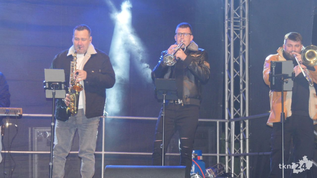 Wesoły, radosny i tłumny Bożonarodzeniowy Jarmark w Stąporkowie [wideo, zdjęcia]