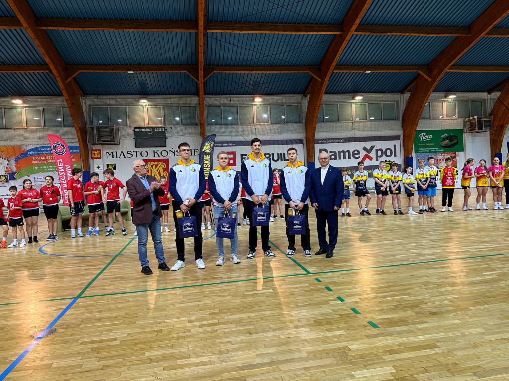Mikołajki z KSSPR-em i gwiazdami piłki ręcznej! [wideo, zdjęcia]