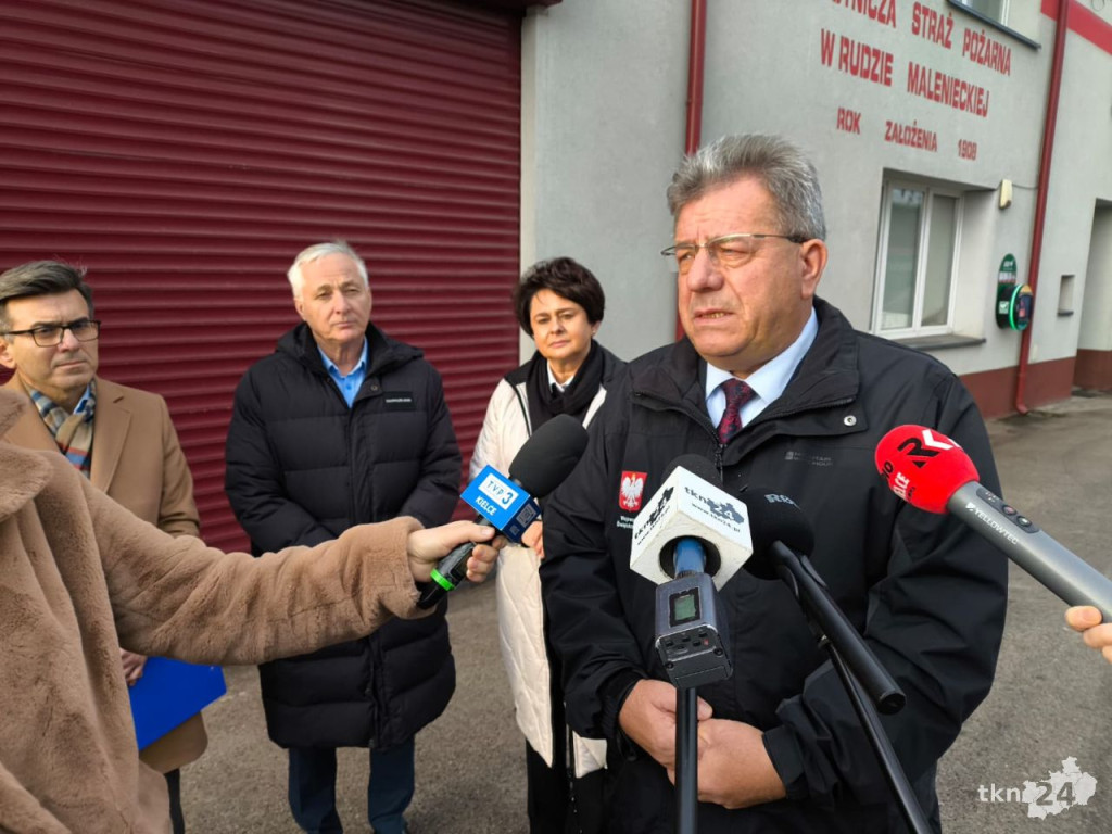 Zespół Ratownictwa Medycznego w Rudzie Malenieckiej. Wojewoda mówi o szczegółach [wideo, zdjęcia]