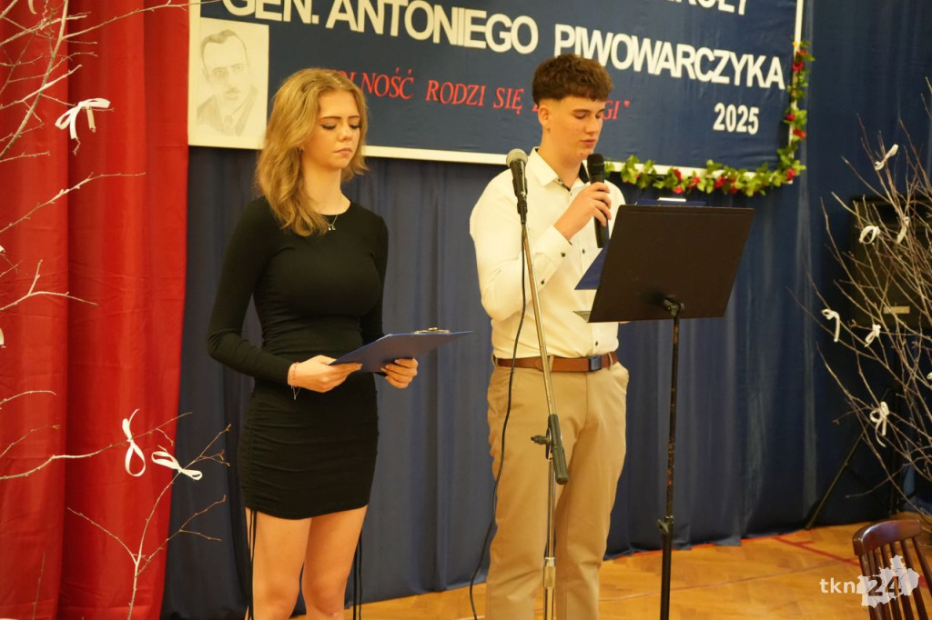 W ZSP nr 2 w Końskich upamiętnili patrona szkoły Antoniego Piwowarczyka [wideo, zdjęcia]