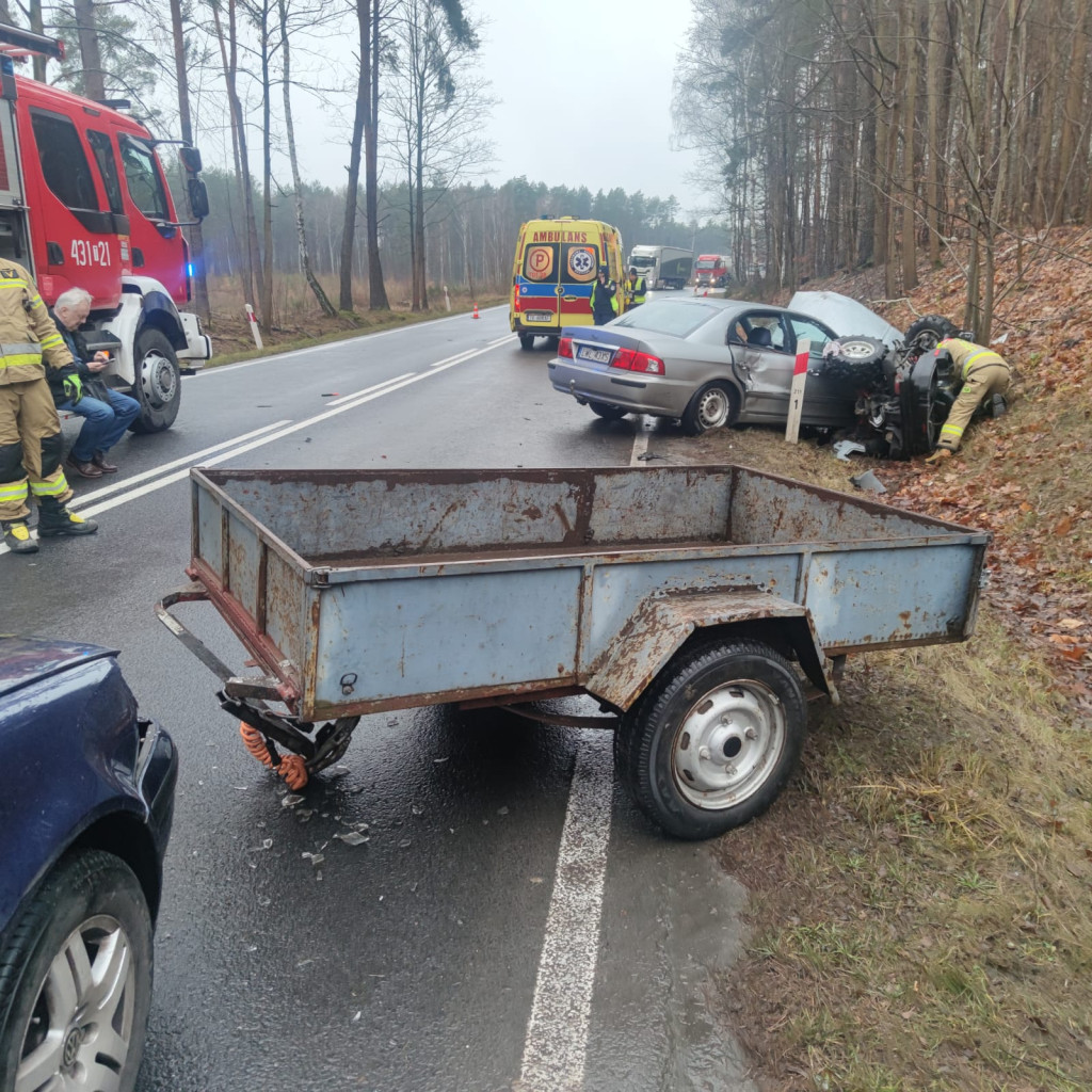 Poważny wypadek między Końskimi a Kazanowem [zdjęcia]