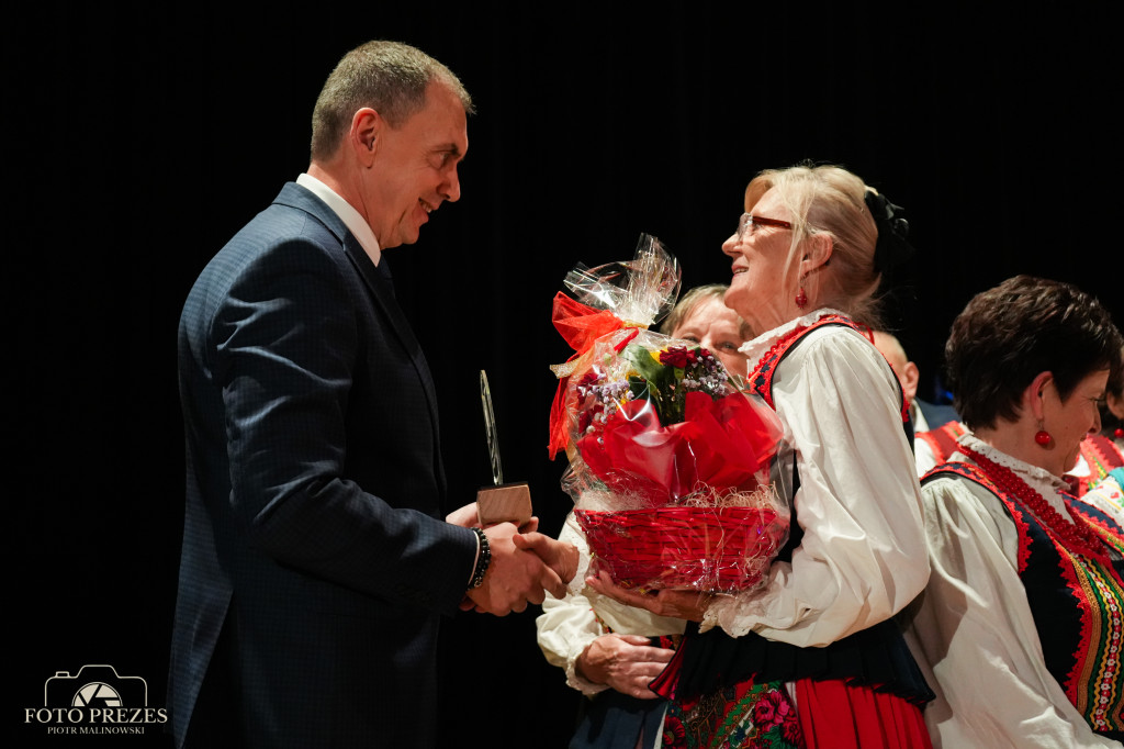 Uroczysta gala 70-lecia MGOKiS w Stąporkowie z koncertem Piotra Salaty [zdjęcia]