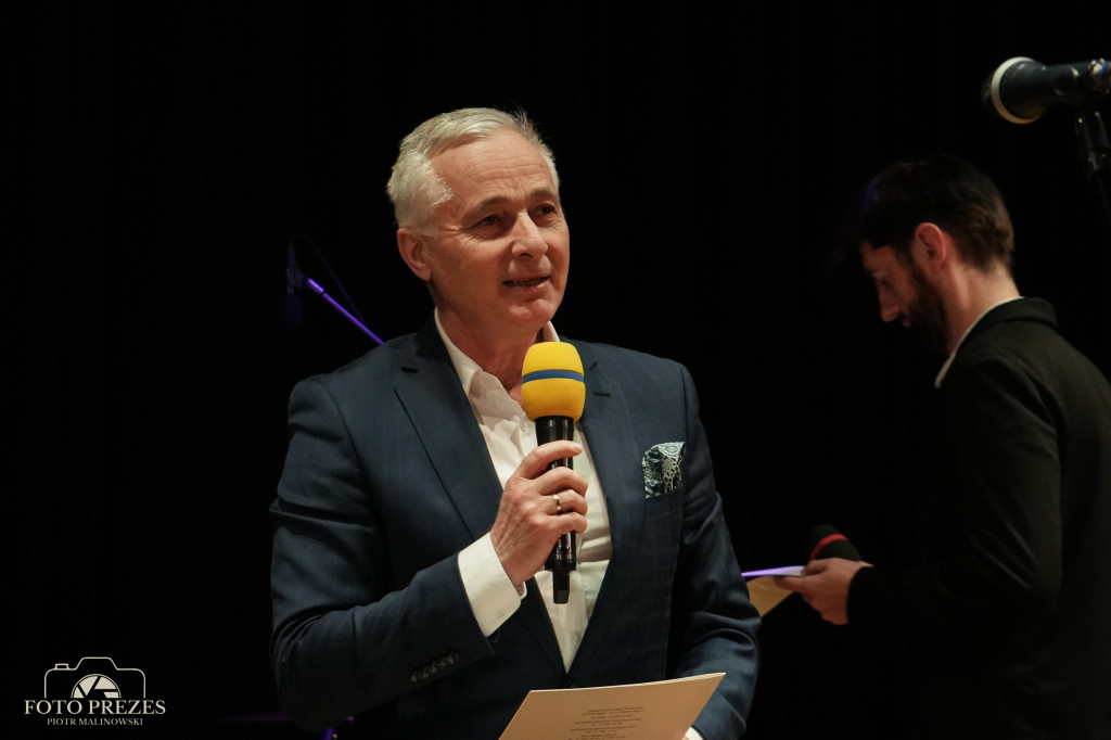 Uroczysta gala 70-lecia MGOKiS w Stąporkowie z koncertem Piotra Salaty [zdjęcia]