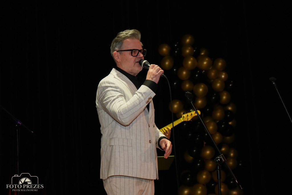 Uroczysta gala 70-lecia MGOKiS w Stąporkowie z koncertem Piotra Salaty [zdjęcia]