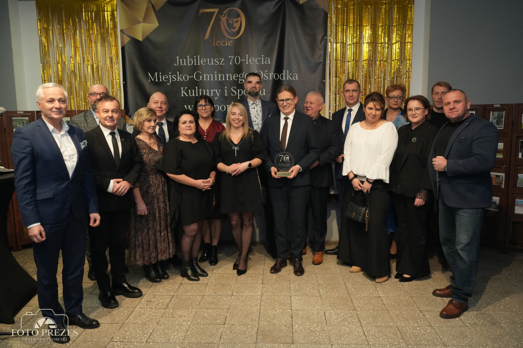 Uroczysta gala 70-lecia MGOKiS w Stąporkowie z koncertem Piotra Salaty [zdjęcia]