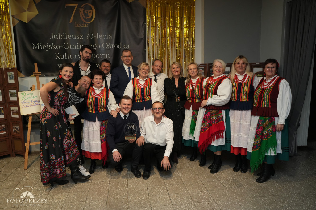 Uroczysta gala 70-lecia MGOKiS w Stąporkowie z koncertem Piotra Salaty [zdjęcia]
