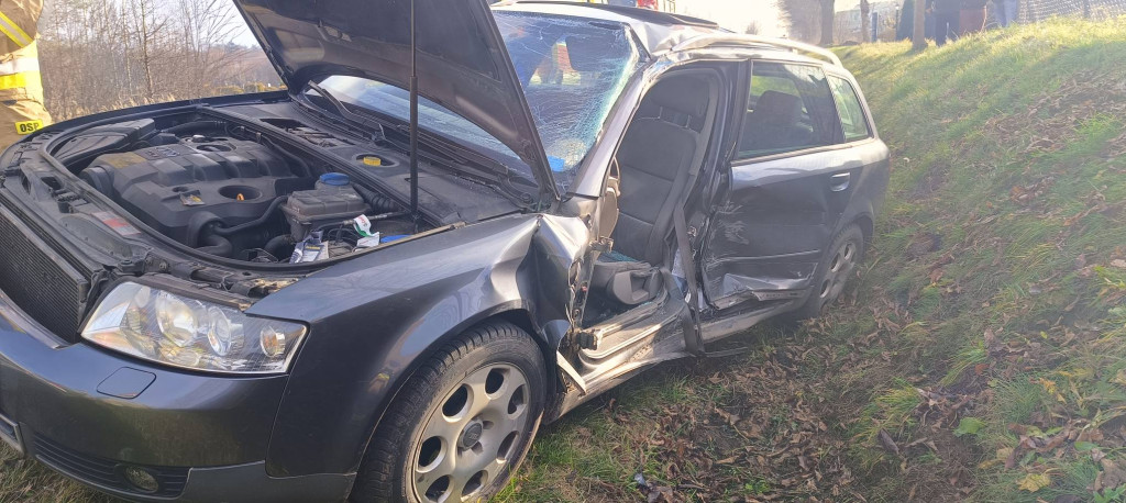 Wypadek w Smykowie. 70-latek w szpitalu [zdjęcia]