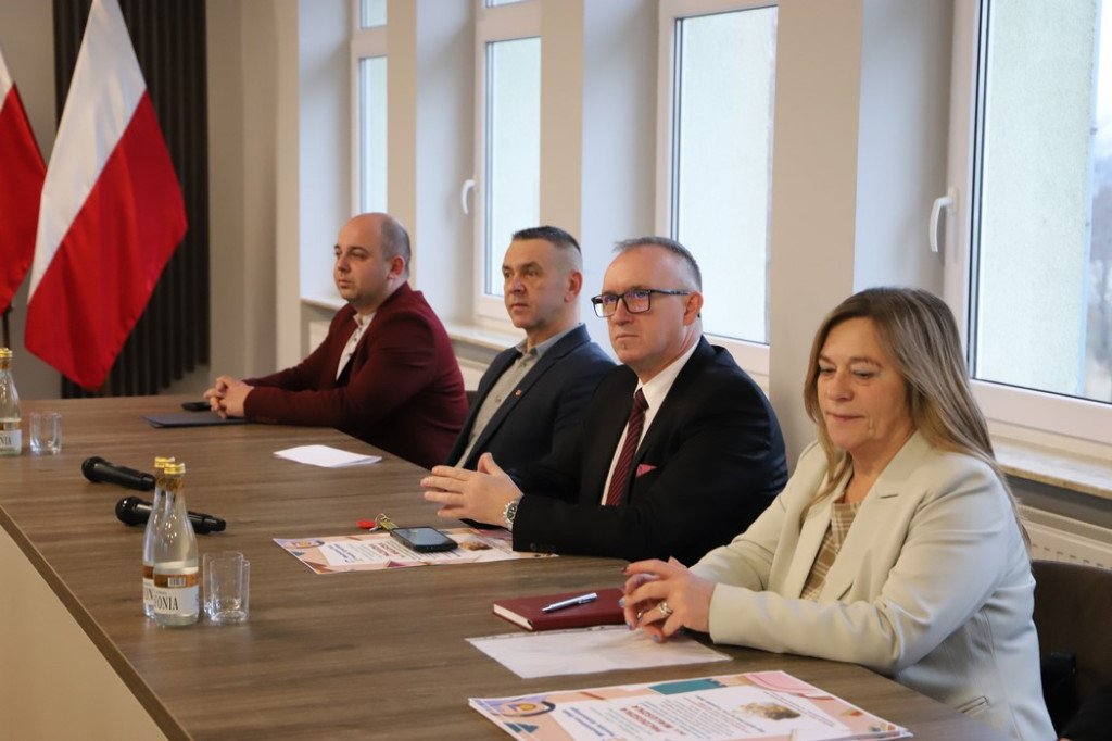 Nowi radni i nowe inicjatywy. Za nami VIII posiedzenie Młodzieżowej Rady Powiatu Koneckiego