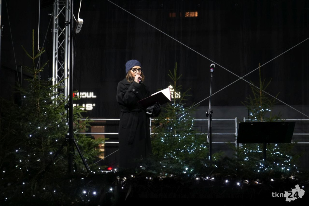 Ruszył Konecki Jarmark Bożonarodzeniowy. Konecczanie oblężyli kramy [wideo, zdjęcia]