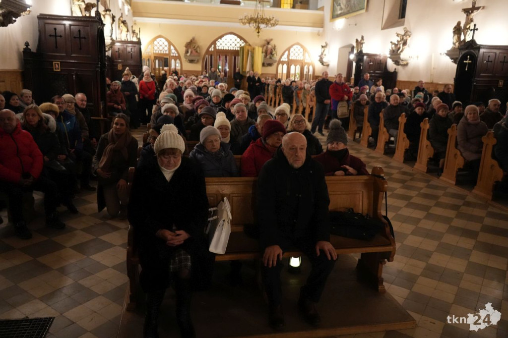 Relikwie św. Jana Pawła II zostały wprowadzone do kolegiaty św. Mikołaja w Końskich [wideo, zdjęcia]