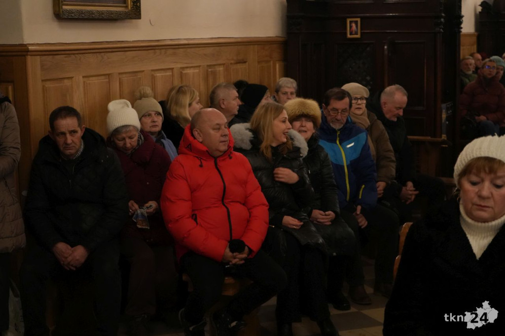 Relikwie św. Jana Pawła II zostały wprowadzone do kolegiaty św. Mikołaja w Końskich [wideo, zdjęcia]