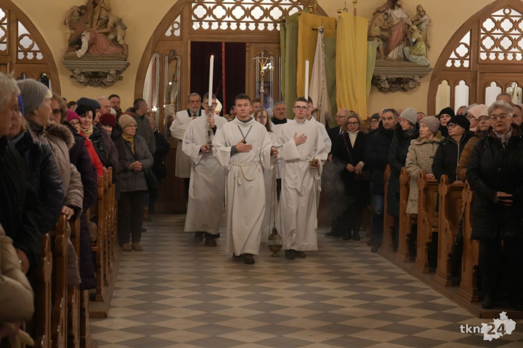 Relikwie św. Jana Pawła II zostały wprowadzone do kolegiaty św. Mikołaja w Końskich [wideo, zdjęcia]