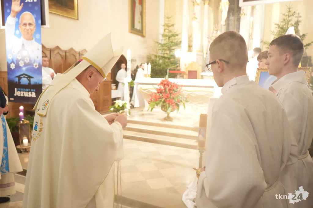 Relikwie św. Jana Pawła II zostały wprowadzone do kolegiaty św. Mikołaja w Końskich [wideo, zdjęcia]