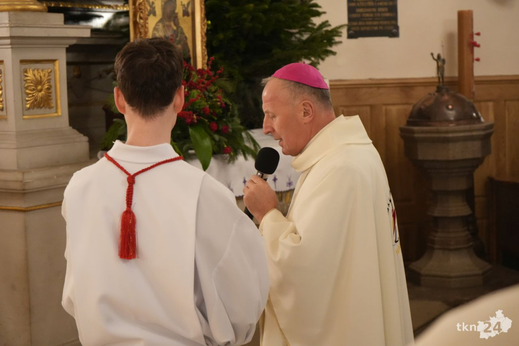 Relikwie św. Jana Pawła II zostały wprowadzone do kolegiaty św. Mikołaja w Końskich [wideo, zdjęcia]