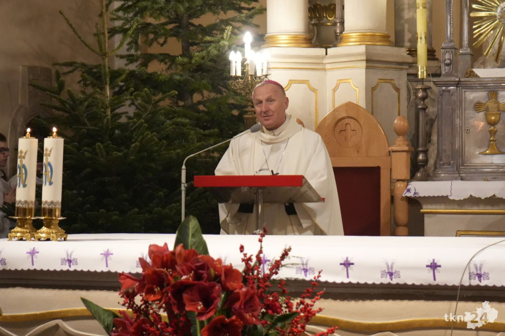 Relikwie św. Jana Pawła II zostały wprowadzone do kolegiaty św. Mikołaja w Końskich [wideo, zdjęcia]