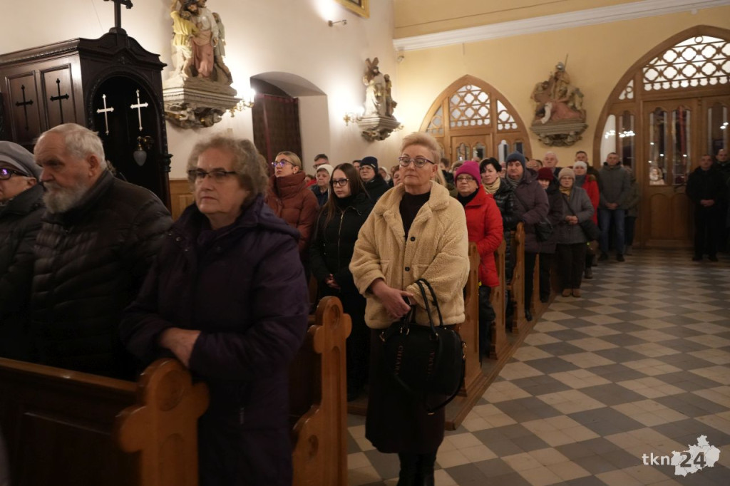 Relikwie św. Jana Pawła II zostały wprowadzone do kolegiaty św. Mikołaja w Końskich [wideo, zdjęcia]