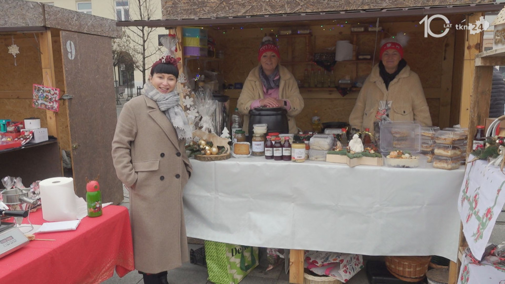 Darmowe choinki dla mieszkańców. Trwa drugi dzień jarmarku bożonarodzeniowego w Końskich [wideo, zdjęcia]