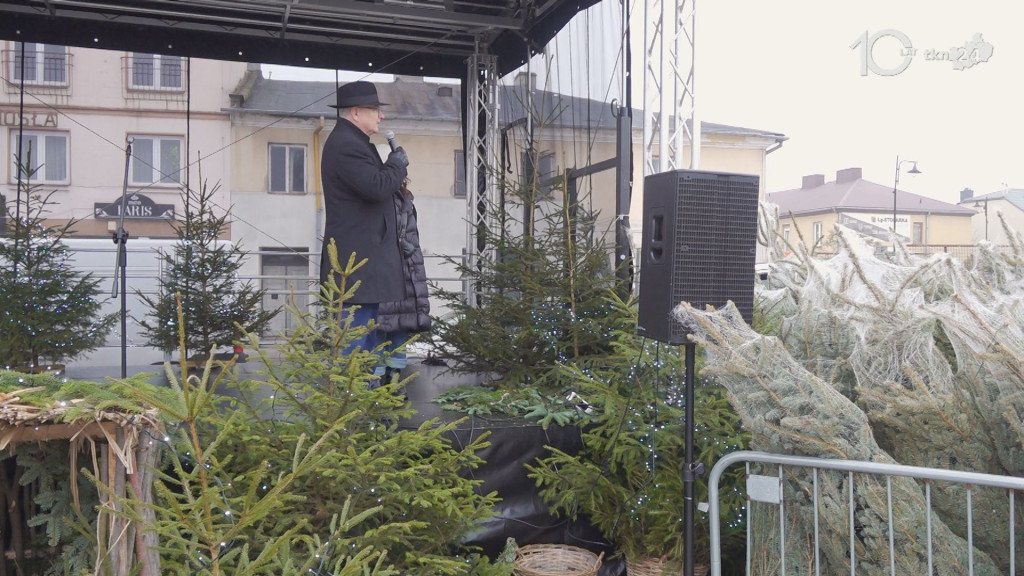 Darmowe choinki dla mieszkańców. Trwa drugi dzień jarmarku bożonarodzeniowego w Końskich [wideo, zdjęcia]