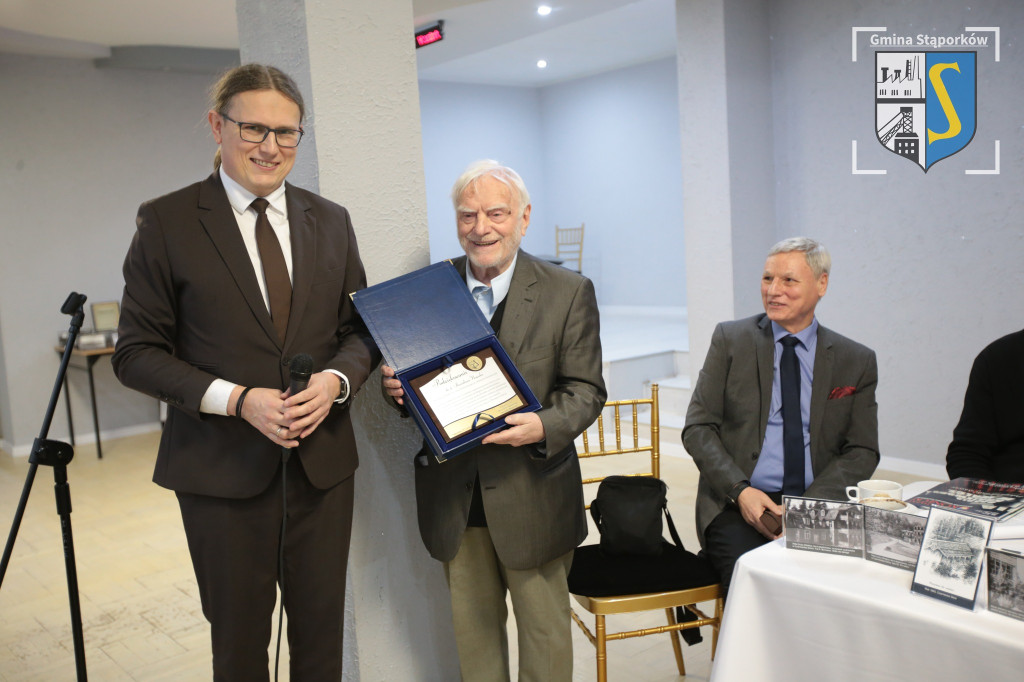 Historia regionu na kartach `Almanachu Świętokrzyskiego` - spotkanie w Czarnieckiej Górze [zdjęcia]