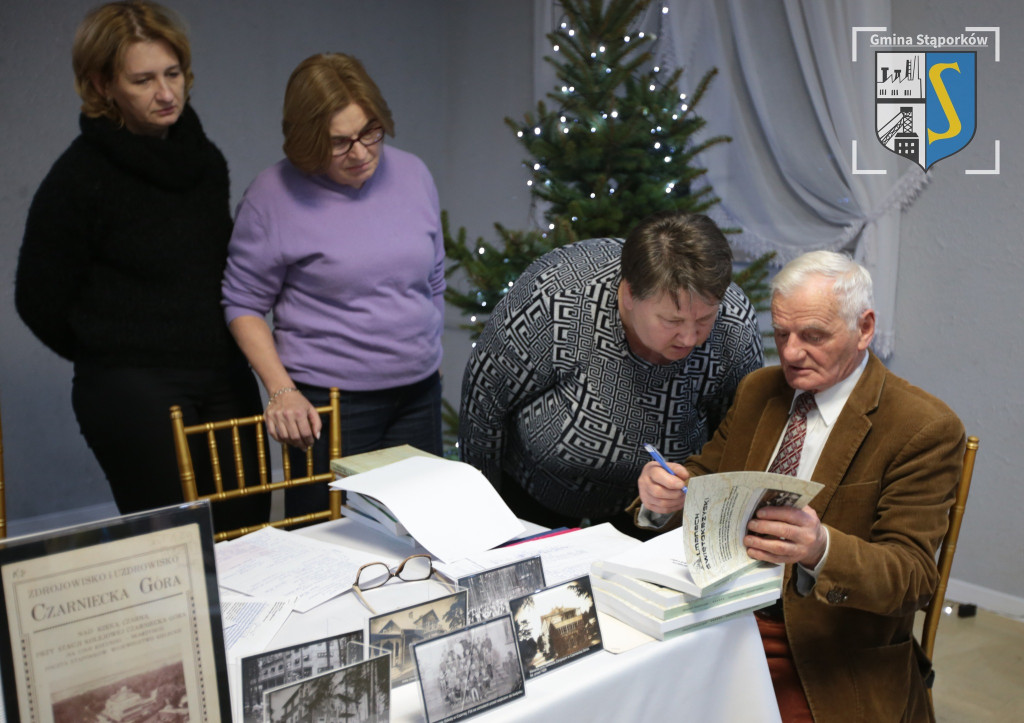 Historia regionu na kartach `Almanachu Świętokrzyskiego` - spotkanie w Czarnieckiej Górze [zdjęcia]