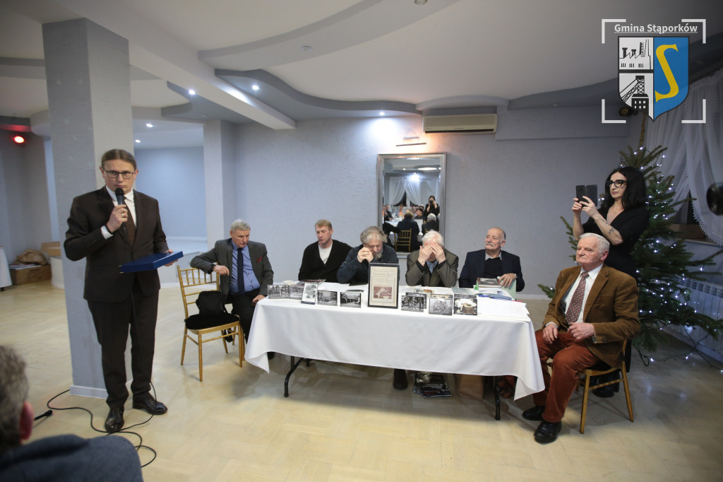 Historia regionu na kartach `Almanachu Świętokrzyskiego` - spotkanie w Czarnieckiej Górze [zdjęcia]