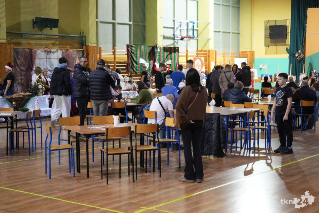 II Jarmark Bożonarodzeniowy w Gowarczowie z występami, wystawą i dobrym jedzeniem [wideo, zdjęcia]