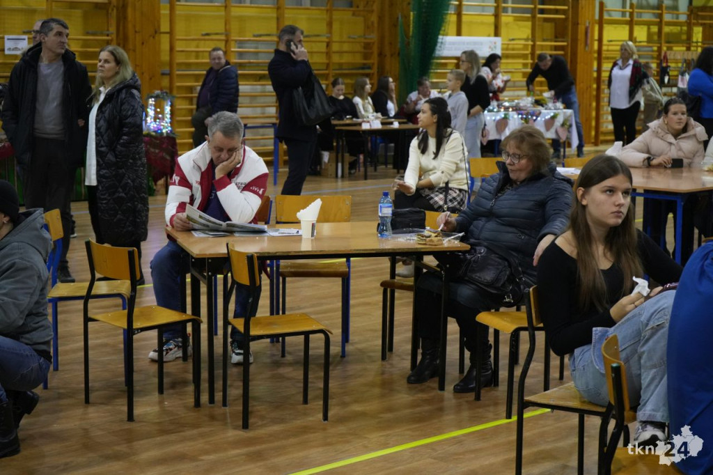 II Jarmark Bożonarodzeniowy w Gowarczowie z występami, wystawą i dobrym jedzeniem [wideo, zdjęcia]
