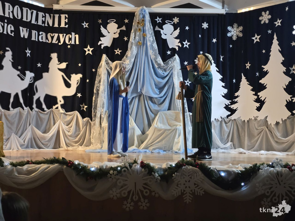 Uczniowie ZPO w Stadnickiej Woli wystawili jasełka [wideo, zdjęcia]