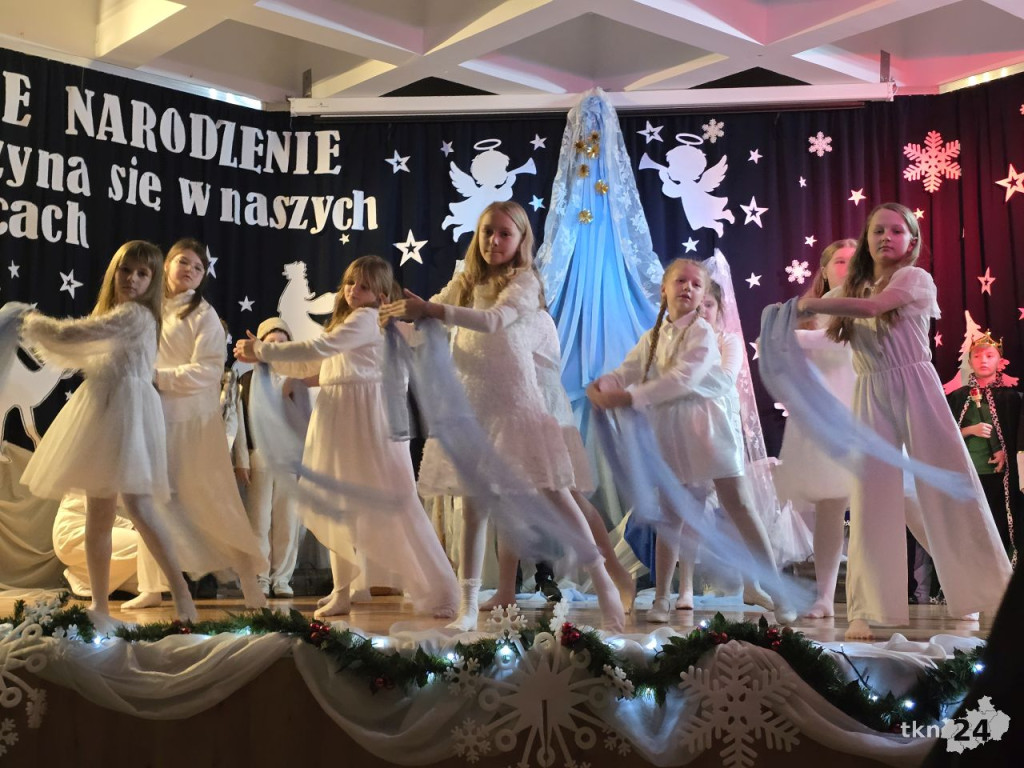 Uczniowie ZPO w Stadnickiej Woli wystawili jasełka [wideo, zdjęcia]