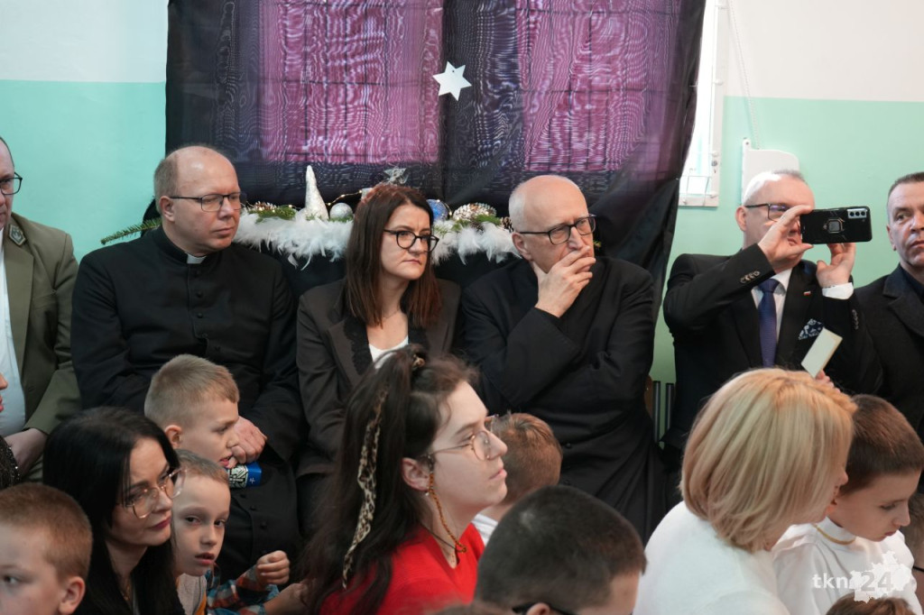 Jasełka w formie programu śniadaniowego. SOSW w Baryczy w klimacie świątecznym [wideo, zdjęcia]