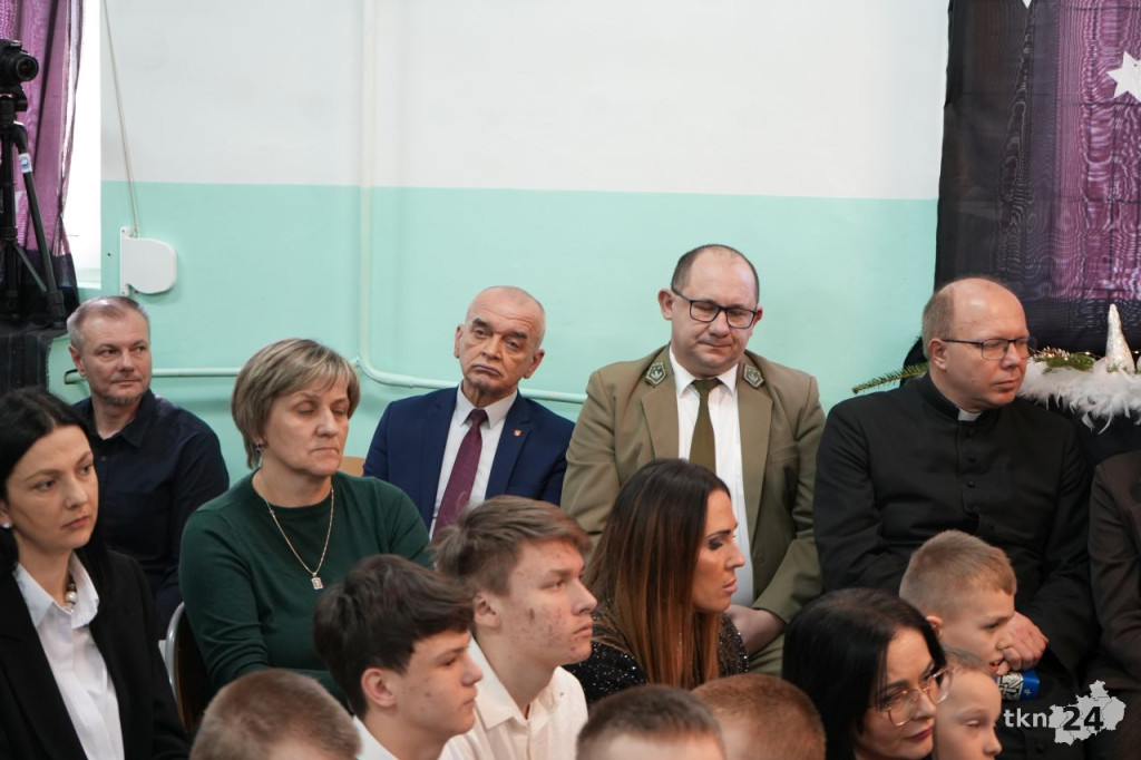 Jasełka w formie programu śniadaniowego. SOSW w Baryczy w klimacie świątecznym [wideo, zdjęcia]