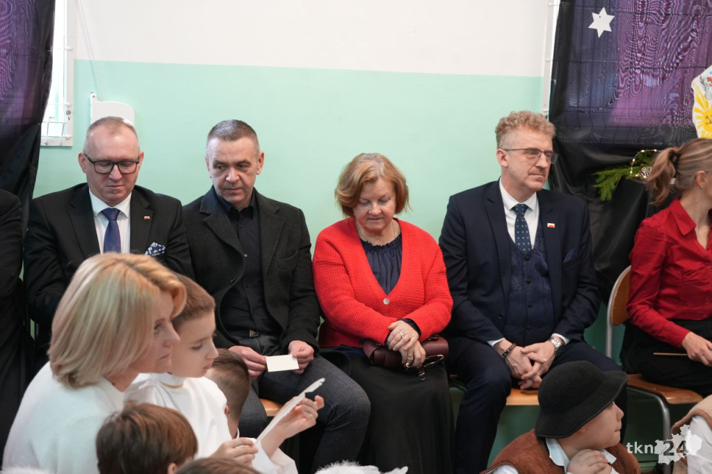 Jasełka w formie programu śniadaniowego. SOSW w Baryczy w klimacie świątecznym [wideo, zdjęcia]