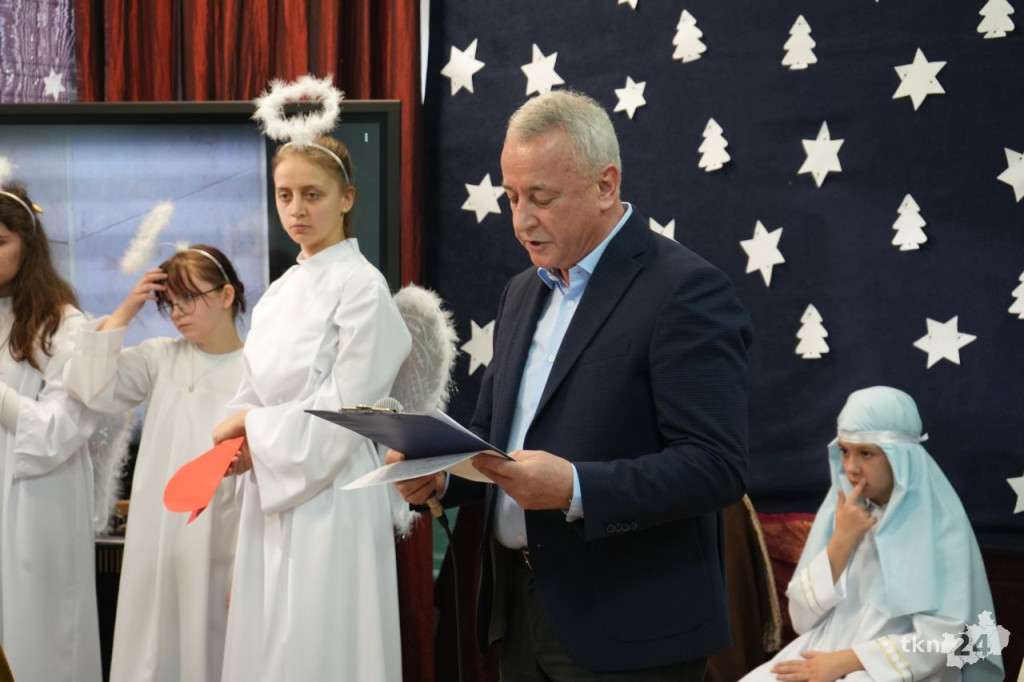 Jasełka w formie programu śniadaniowego. SOSW w Baryczy w klimacie świątecznym [wideo, zdjęcia]