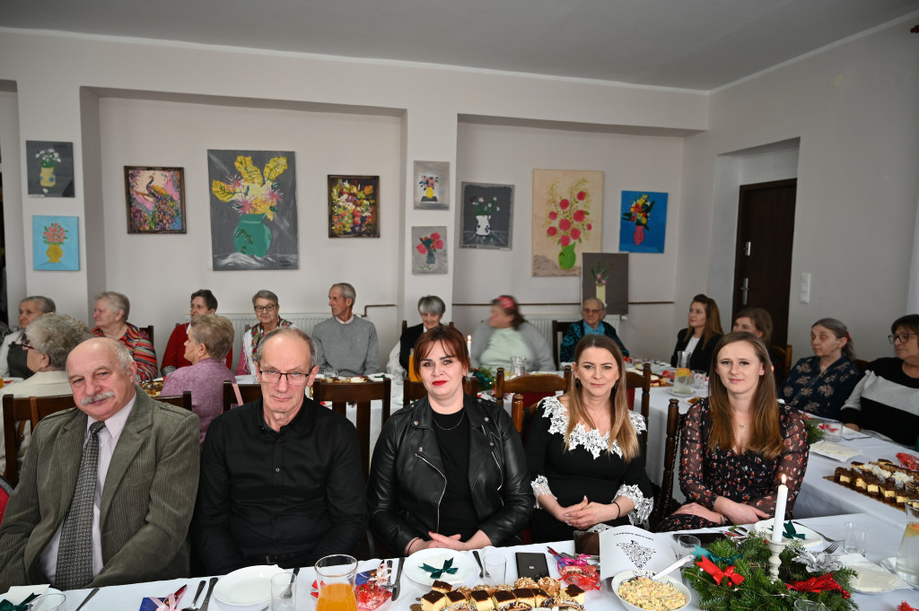 Świąteczne spotkanie w Klubie Seniora w Pilczycy [zdjęcia]