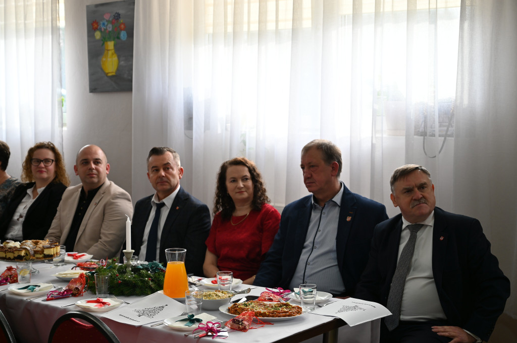 Świąteczne spotkanie w Klubie Seniora w Pilczycy [zdjęcia]