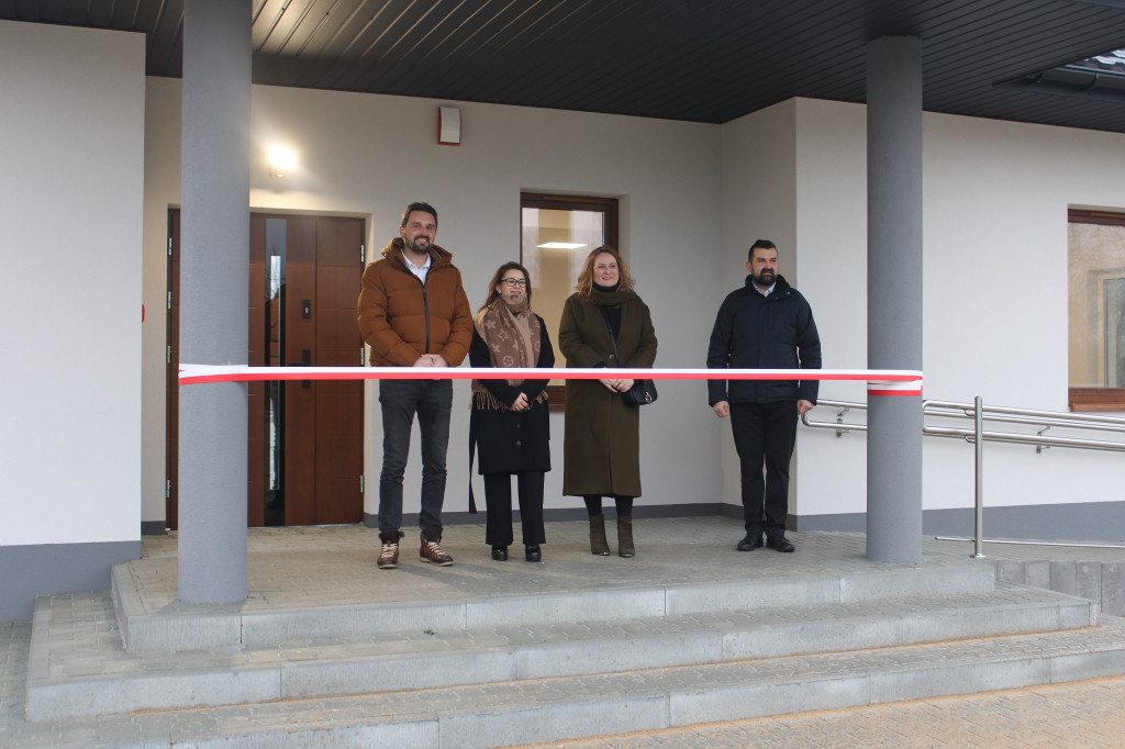 Nowa świetlica wiejska oficjalnie otwarta w Adamowie w gminie Smyków [zdjęcia]