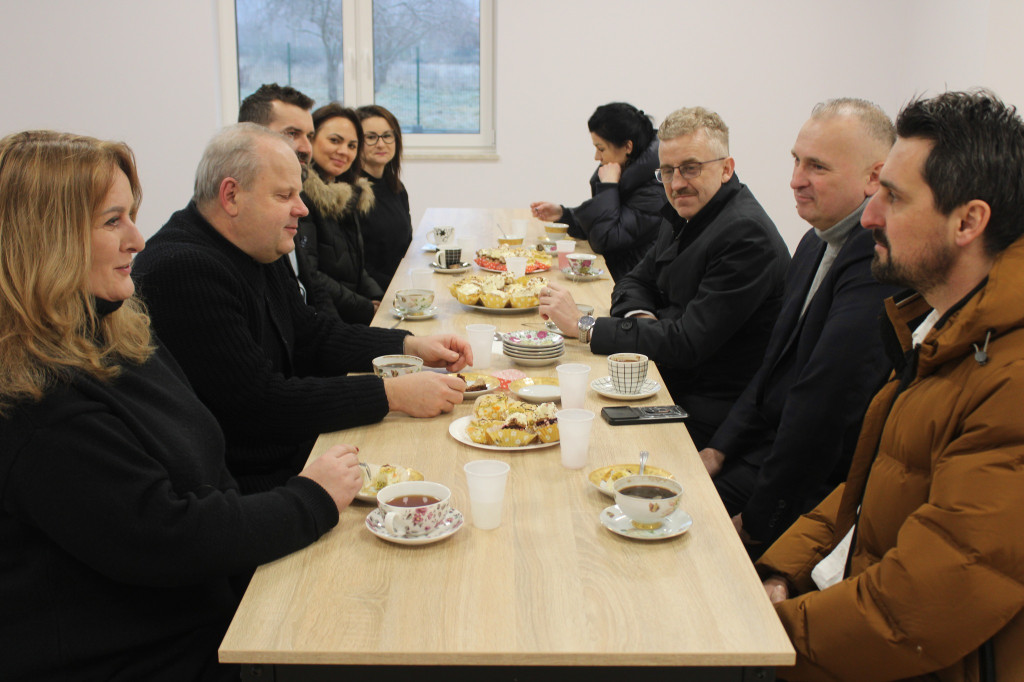 Nowa świetlica wiejska oficjalnie otwarta w Adamowie w gminie Smyków [zdjęcia]