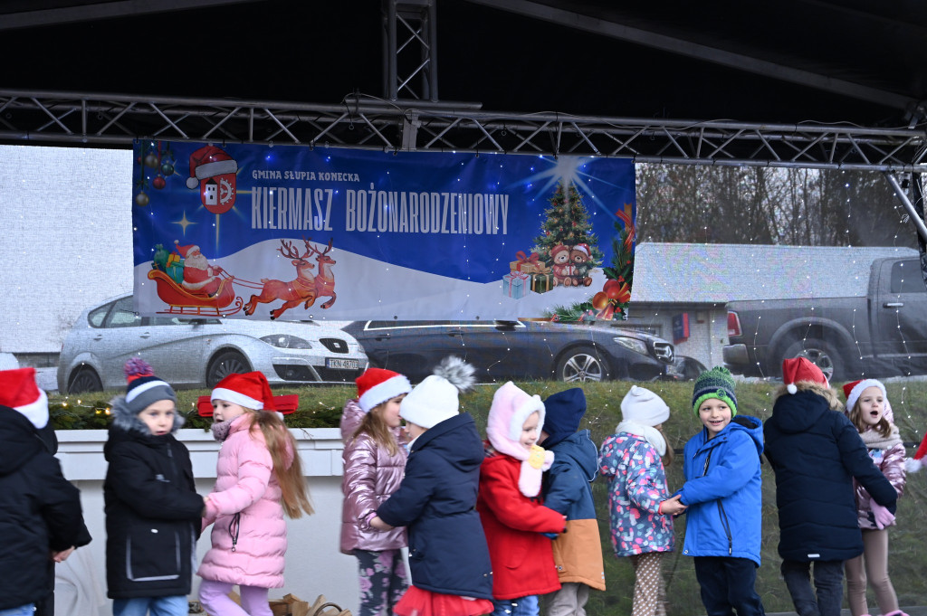Magia świąt w Słupi Koneckiej. To był piękny kiermasz [zdjęcia]