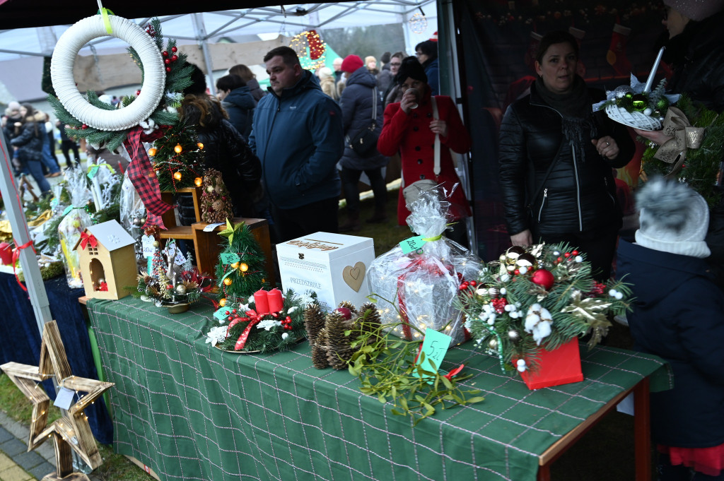 Magia świąt w Słupi Koneckiej. To był piękny kiermasz [zdjęcia]