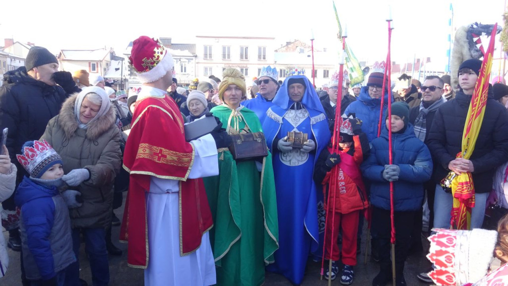 Królowie pokłonili się dzieciątku Jezus. X Orszak w Końskich [wideo, zdjęcia]